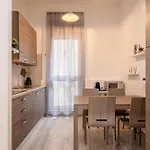 White Magnolia Apartment Como